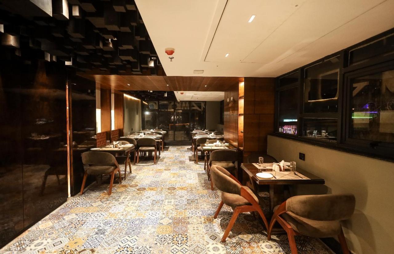 Hotel Noah Spire Agartala Extérieur photo