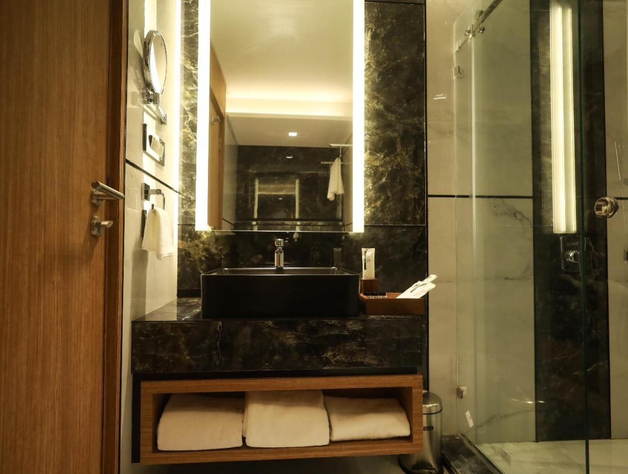 Hotel Noah Spire Agartala Extérieur photo