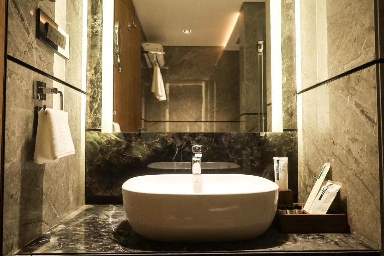 Hotel Noah Spire Agartala Extérieur photo