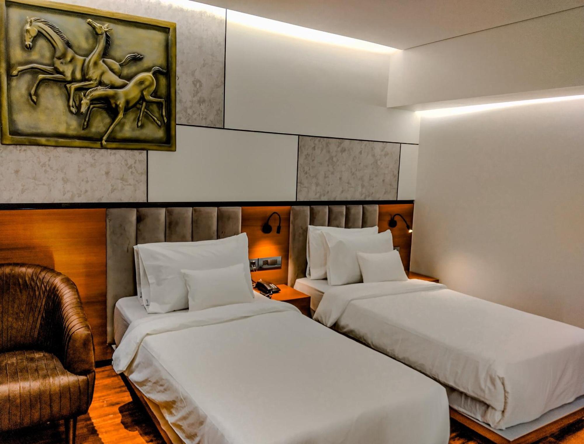 Hotel Noah Spire Agartala Extérieur photo